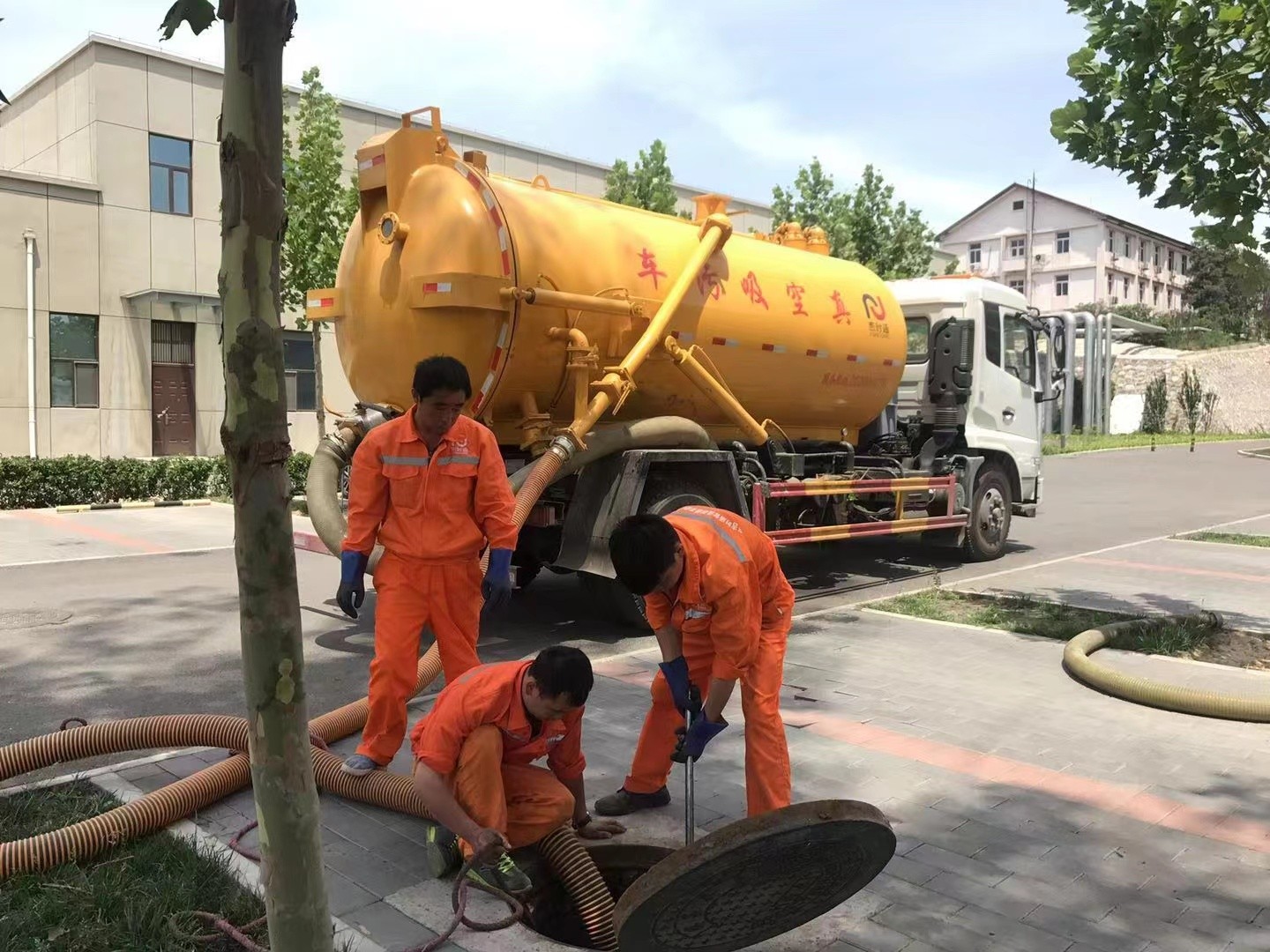 双台子化粪池清理与5-8吨吸粪车施工效率分析